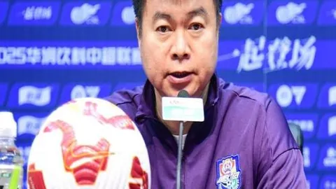 杜维卡斯与夸梅各进球，科莫1-1战平十人恩波利，法齐尼染红牌